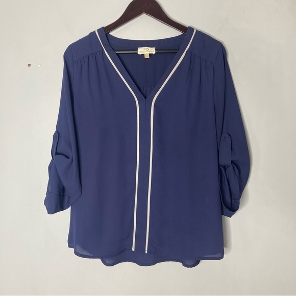 Collective Concepts Size Medium Chiffon Roll Tab Sleeve Flowy Blue Blouse - Picture 2 of 6